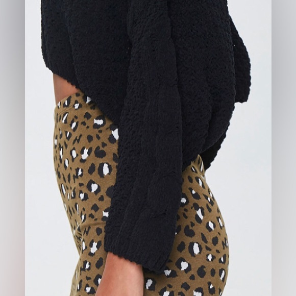 Forever 21 Cheetah print skirt ⭐️ - Picture 4 of 5
